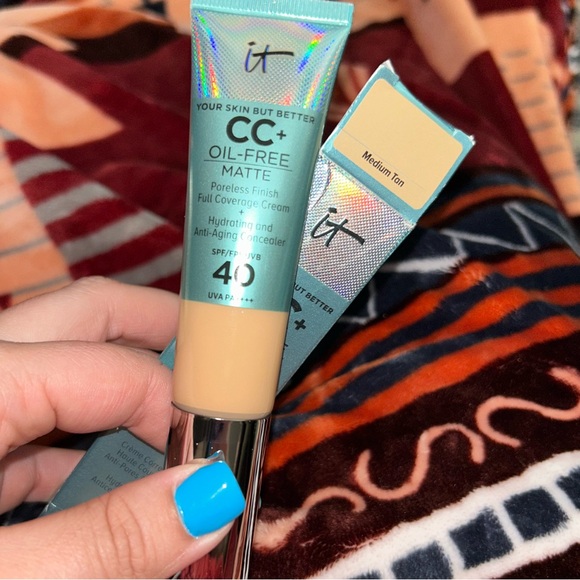 NEW IN BOX - IT Cosmetics CC+ Cream, oil free & matte finish - Picture 3 of 7